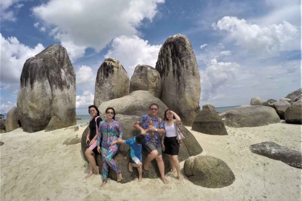 Paket Wisata Belitung Murah pulau batu berlayar